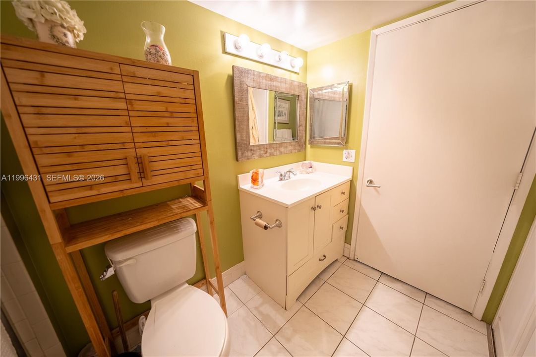 Activo con contrato: $234,900 (2 camas, 2 baños, 1207 Pies cuadrados)