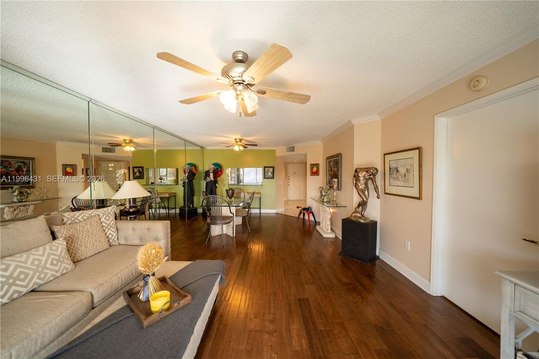 Activo con contrato: $234,900 (2 camas, 2 baños, 1207 Pies cuadrados)