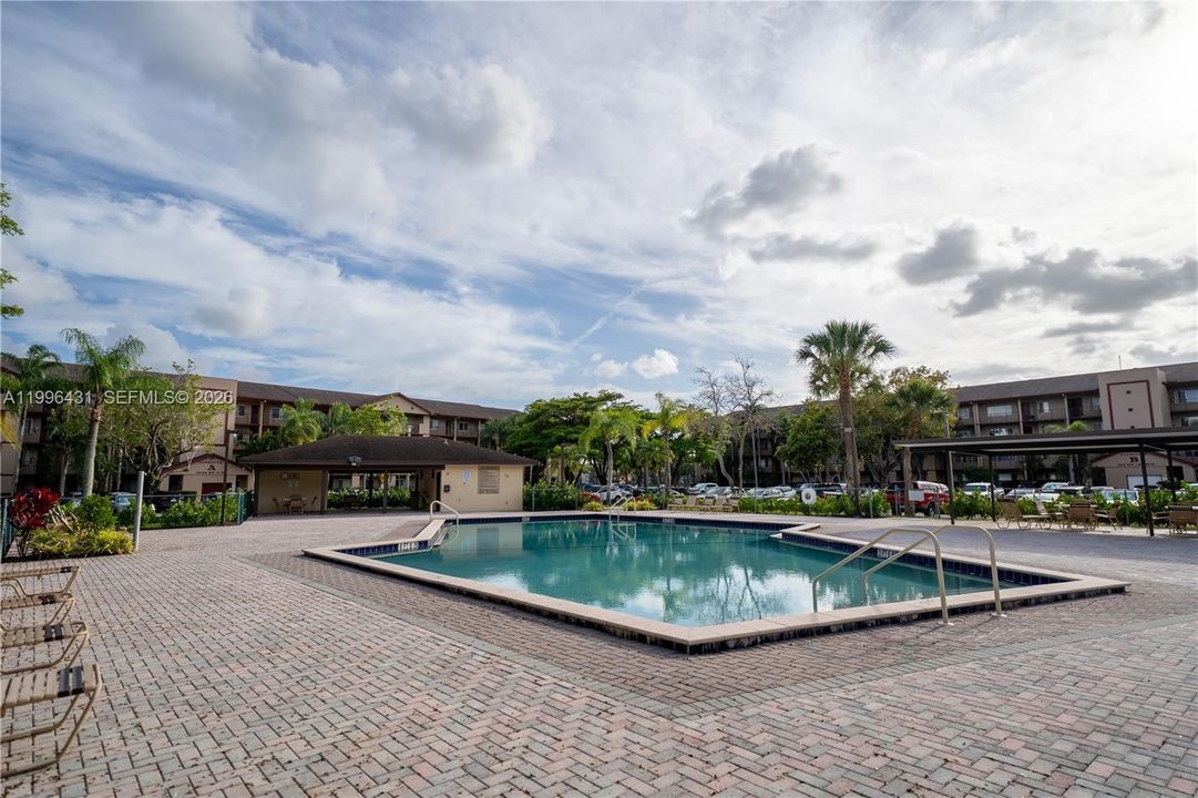 Activo con contrato: $234,900 (2 camas, 2 baños, 1207 Pies cuadrados)