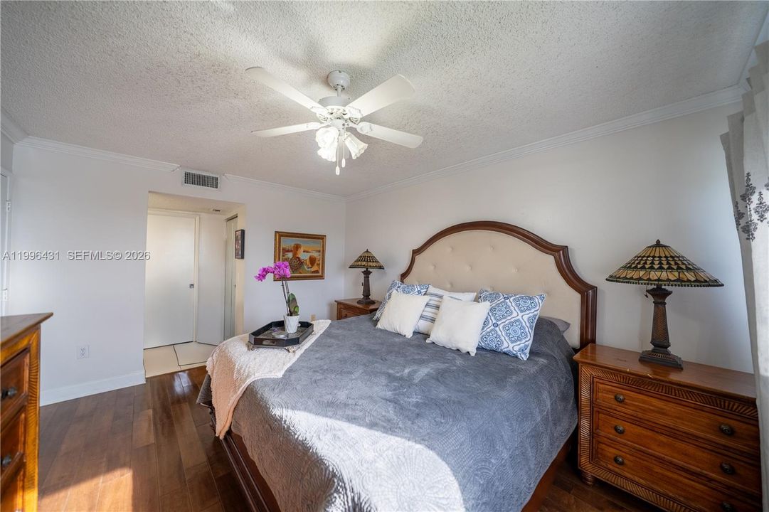 Activo con contrato: $234,900 (2 camas, 2 baños, 1207 Pies cuadrados)