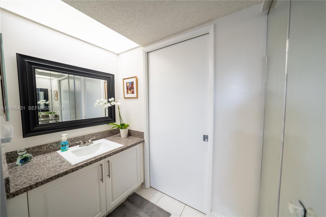 Activo con contrato: $234,900 (2 camas, 2 baños, 1207 Pies cuadrados)