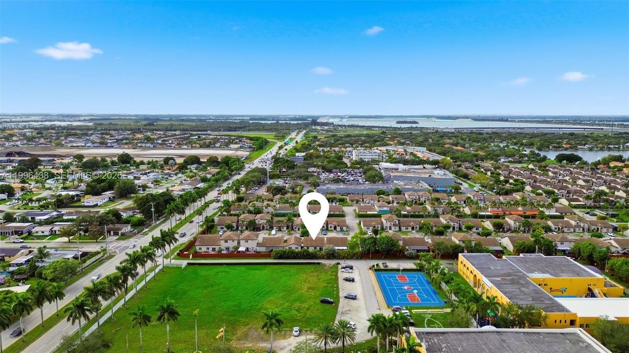 Под контрактом: $2,875 (3 спален, 2 ванн, 1261 Квадратных фут)
