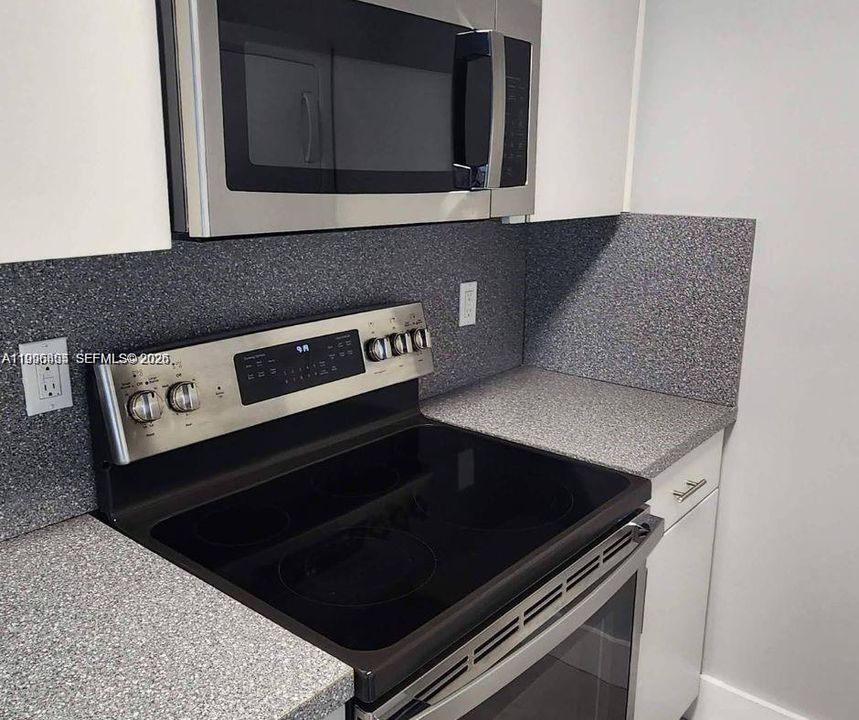Active With Contract: $259,900 (2 beds, 2 baths, 750 Square Feet)