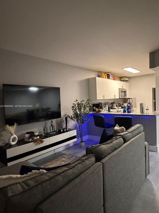 Active With Contract: $259,900 (2 beds, 2 baths, 750 Square Feet)