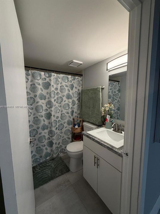 Active With Contract: $259,900 (2 beds, 2 baths, 750 Square Feet)