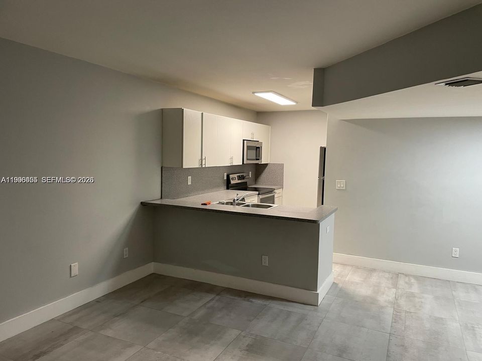 Active With Contract: $259,900 (2 beds, 2 baths, 750 Square Feet)