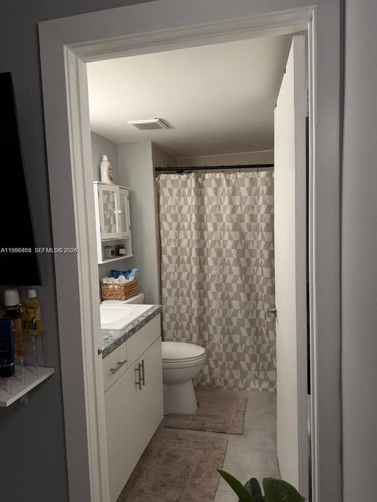 Active With Contract: $259,900 (2 beds, 2 baths, 750 Square Feet)