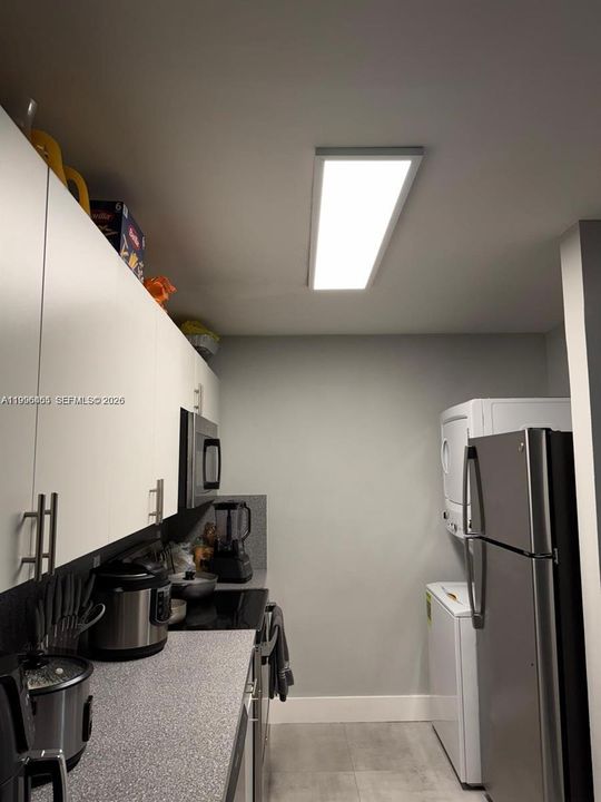 Active With Contract: $259,900 (2 beds, 2 baths, 750 Square Feet)