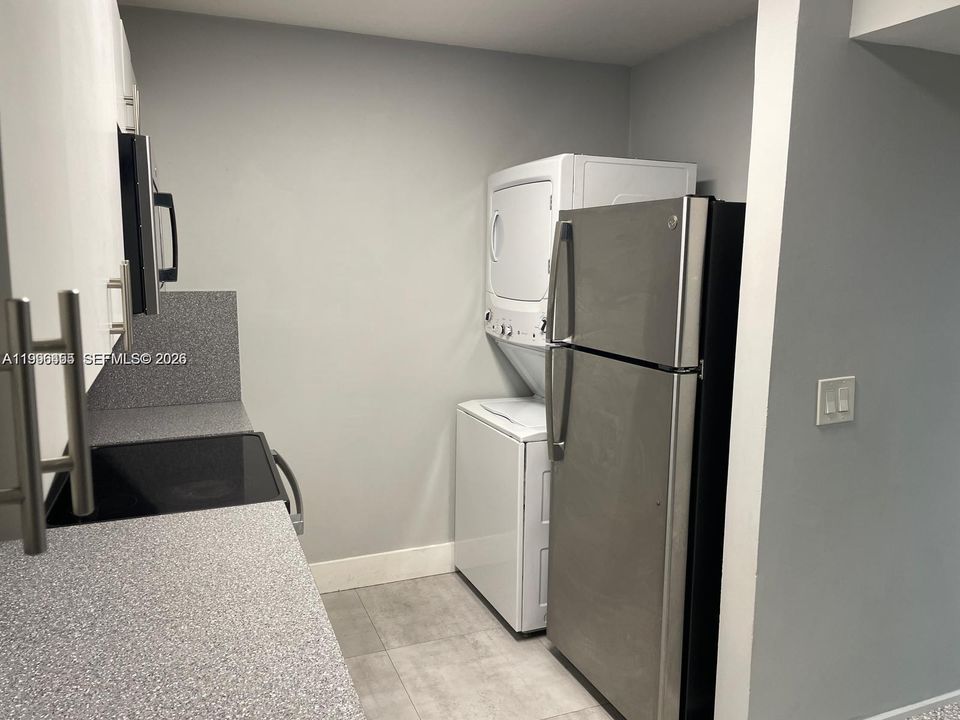 Active With Contract: $259,900 (2 beds, 2 baths, 750 Square Feet)