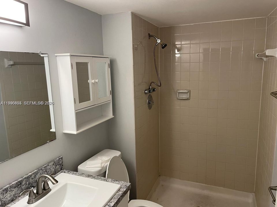 Active With Contract: $259,900 (2 beds, 2 baths, 750 Square Feet)
