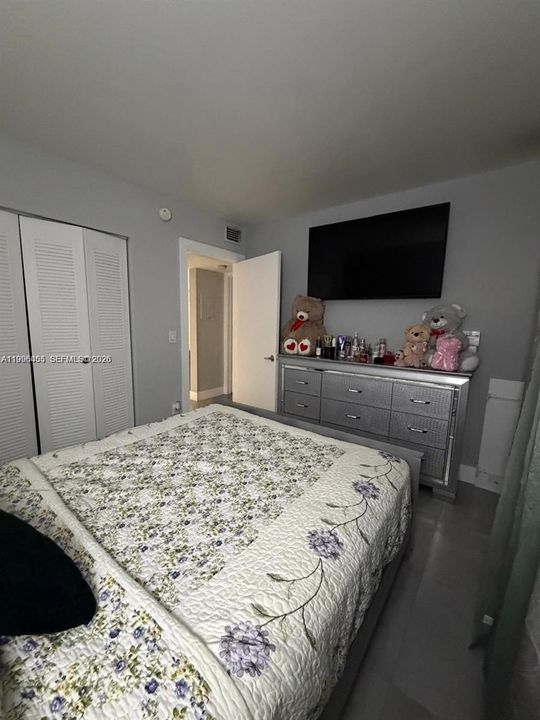 Active With Contract: $259,900 (2 beds, 2 baths, 750 Square Feet)