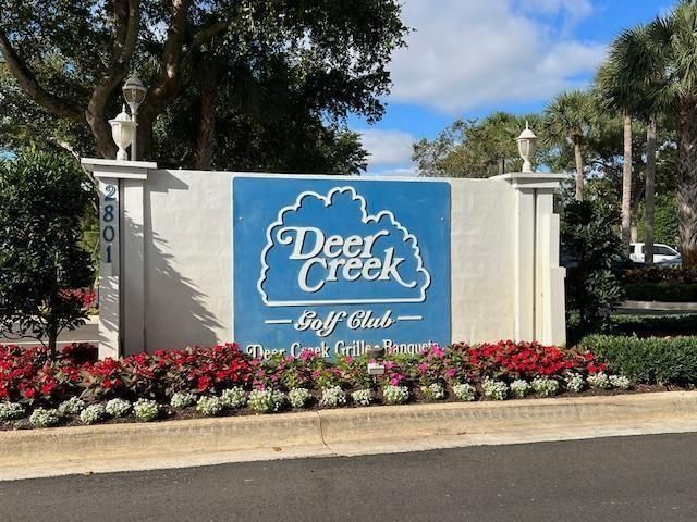 Grab a bite at the Deer Creek Grille.