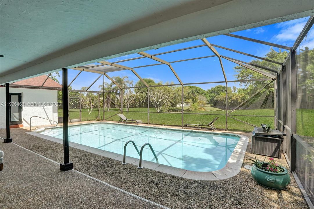 En Venta: $1,100,000 (4 camas, 2 baños, 2330 Pies cuadrados)