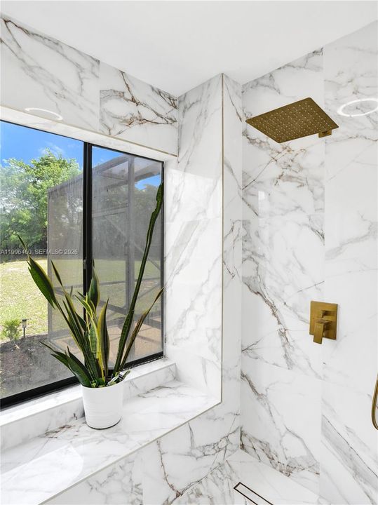 En Venta: $1,100,000 (4 camas, 2 baños, 2330 Pies cuadrados)