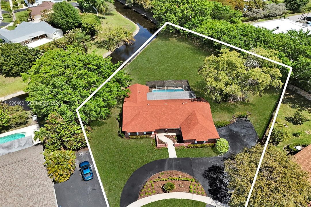 En Venta: $1,100,000 (4 camas, 2 baños, 2330 Pies cuadrados)
