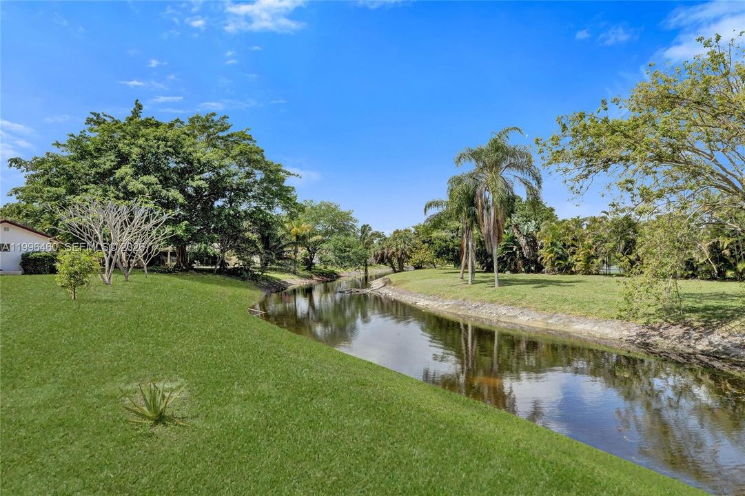 En Venta: $1,100,000 (4 camas, 2 baños, 2330 Pies cuadrados)