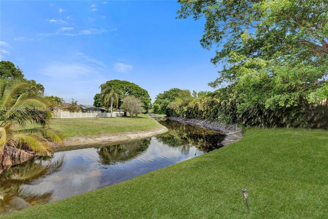 En Venta: $1,100,000 (4 camas, 2 baños, 2330 Pies cuadrados)