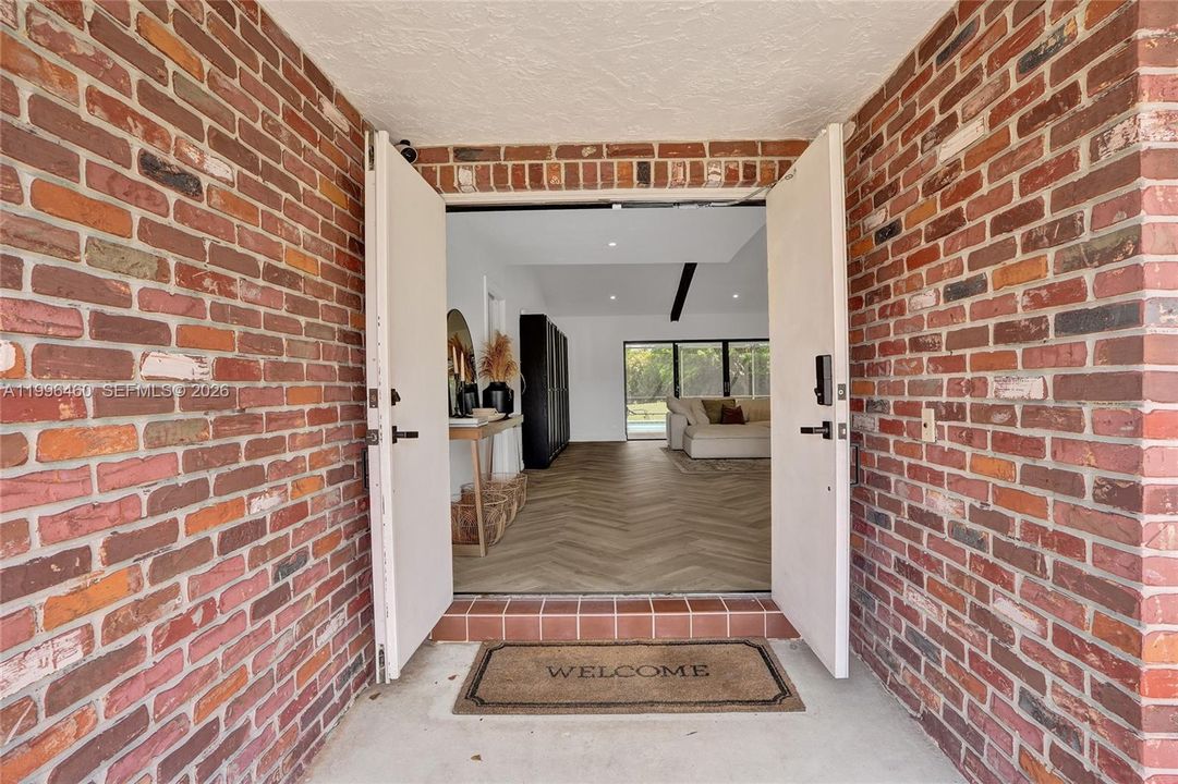 En Venta: $1,100,000 (4 camas, 2 baños, 2330 Pies cuadrados)