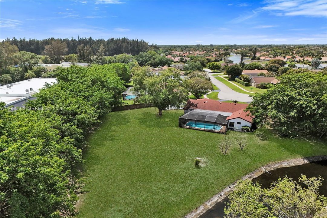 En Venta: $1,100,000 (4 camas, 2 baños, 2330 Pies cuadrados)