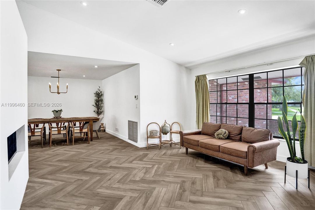 En Venta: $1,100,000 (4 camas, 2 baños, 2330 Pies cuadrados)