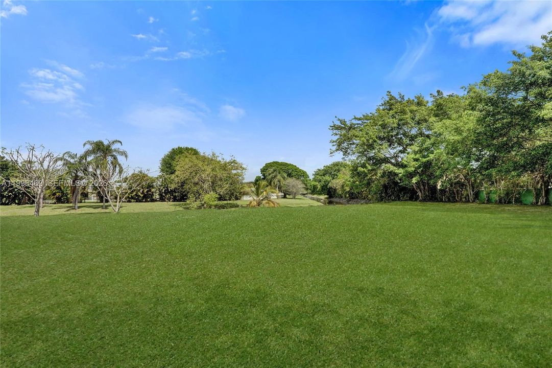 En Venta: $1,100,000 (4 camas, 2 baños, 2330 Pies cuadrados)