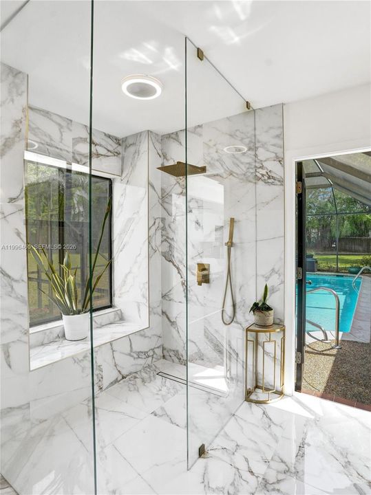 En Venta: $1,100,000 (4 camas, 2 baños, 2330 Pies cuadrados)