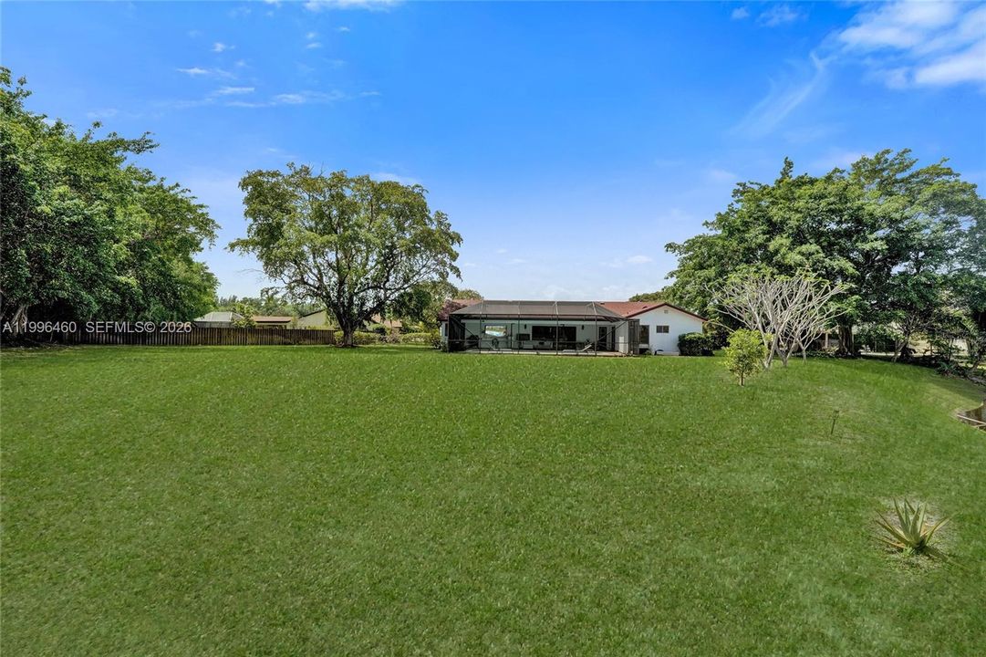 En Venta: $1,100,000 (4 camas, 2 baños, 2330 Pies cuadrados)
