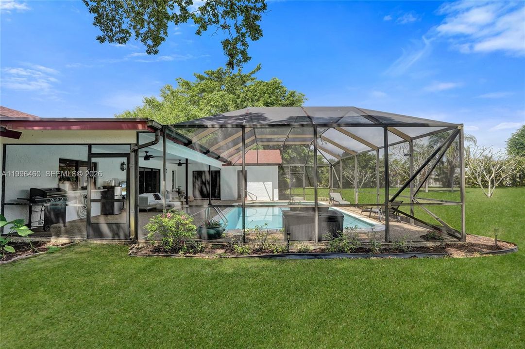 En Venta: $1,100,000 (4 camas, 2 baños, 2330 Pies cuadrados)