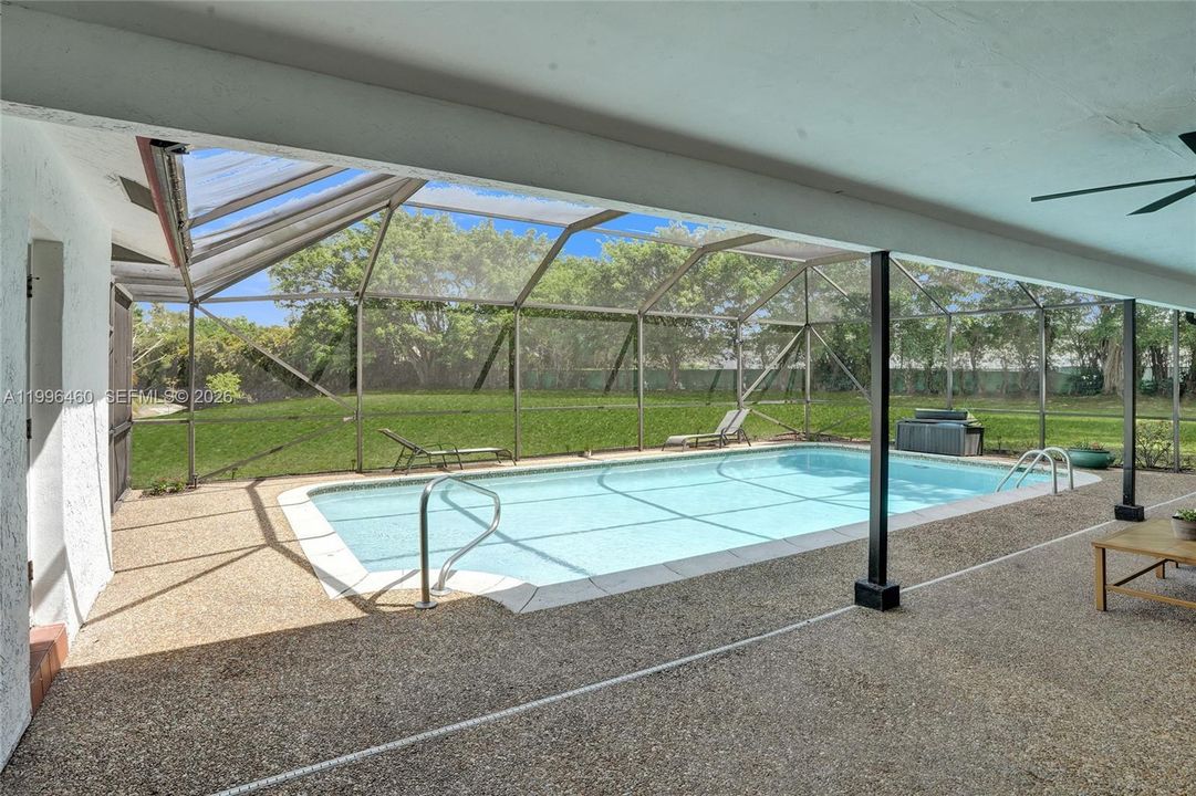 En Venta: $1,100,000 (4 camas, 2 baños, 2330 Pies cuadrados)