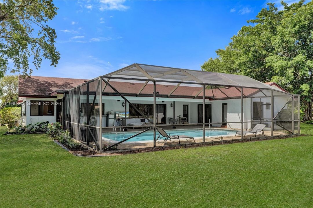 En Venta: $1,100,000 (4 camas, 2 baños, 2330 Pies cuadrados)