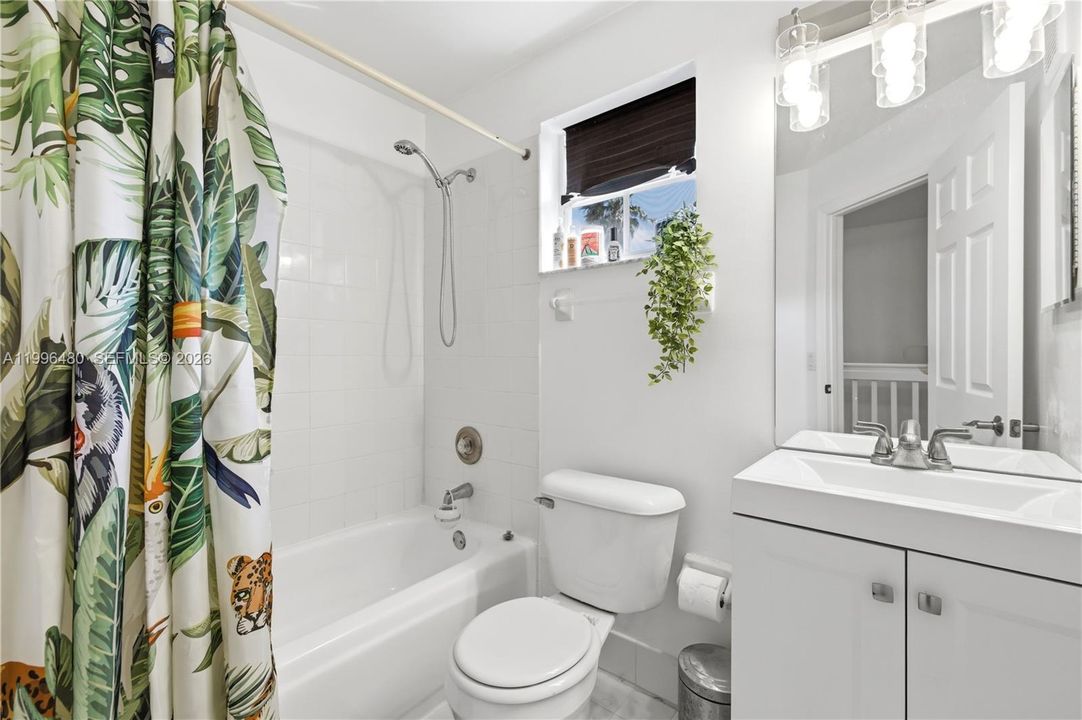 Activo con contrato: $399,995 (3 camas, 2 baños, 1368 Pies cuadrados)