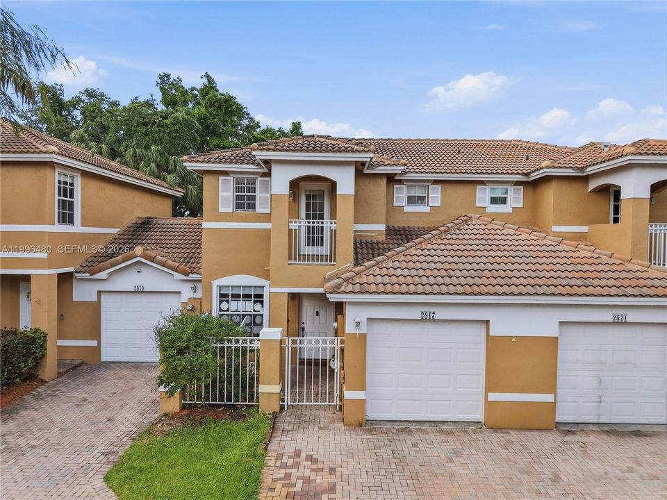 Activo con contrato: $399,995 (3 camas, 2 baños, 1368 Pies cuadrados)