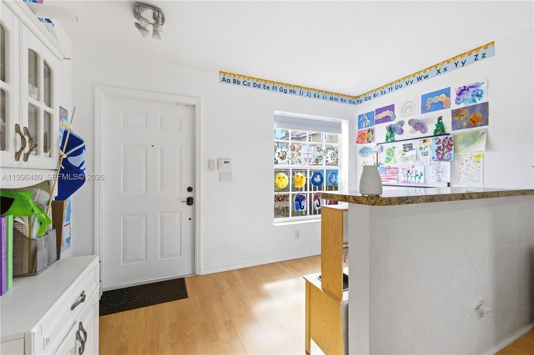 Activo con contrato: $399,995 (3 camas, 2 baños, 1368 Pies cuadrados)