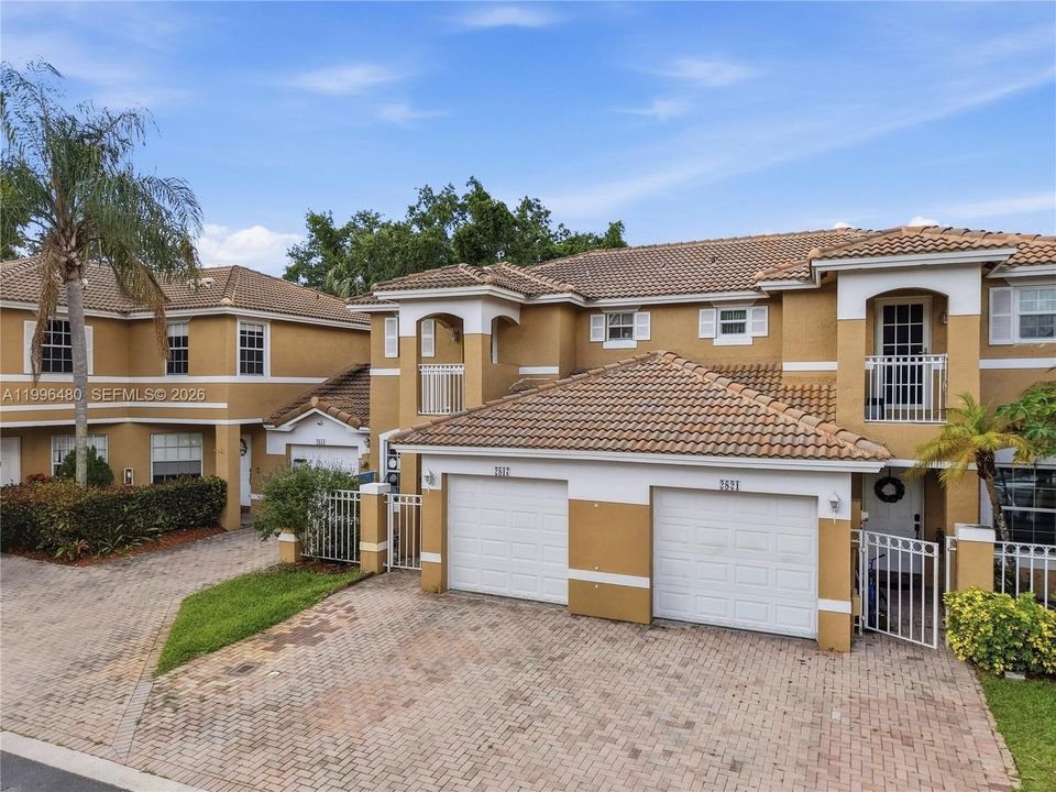 Activo con contrato: $399,995 (3 camas, 2 baños, 1368 Pies cuadrados)