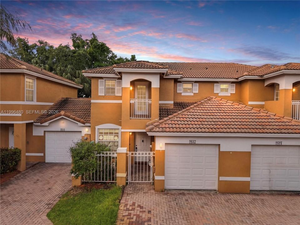 Activo con contrato: $399,995 (3 camas, 2 baños, 1368 Pies cuadrados)