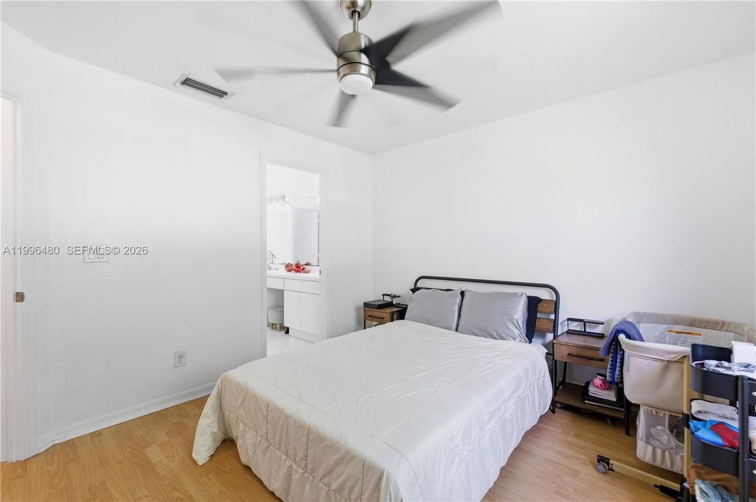 Activo con contrato: $399,995 (3 camas, 2 baños, 1368 Pies cuadrados)
