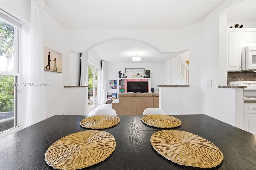 Activo con contrato: $399,995 (3 camas, 2 baños, 1368 Pies cuadrados)