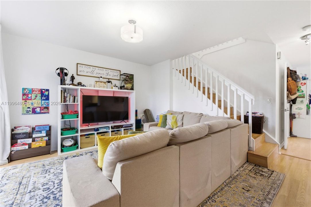 Activo con contrato: $399,995 (3 camas, 2 baños, 1368 Pies cuadrados)