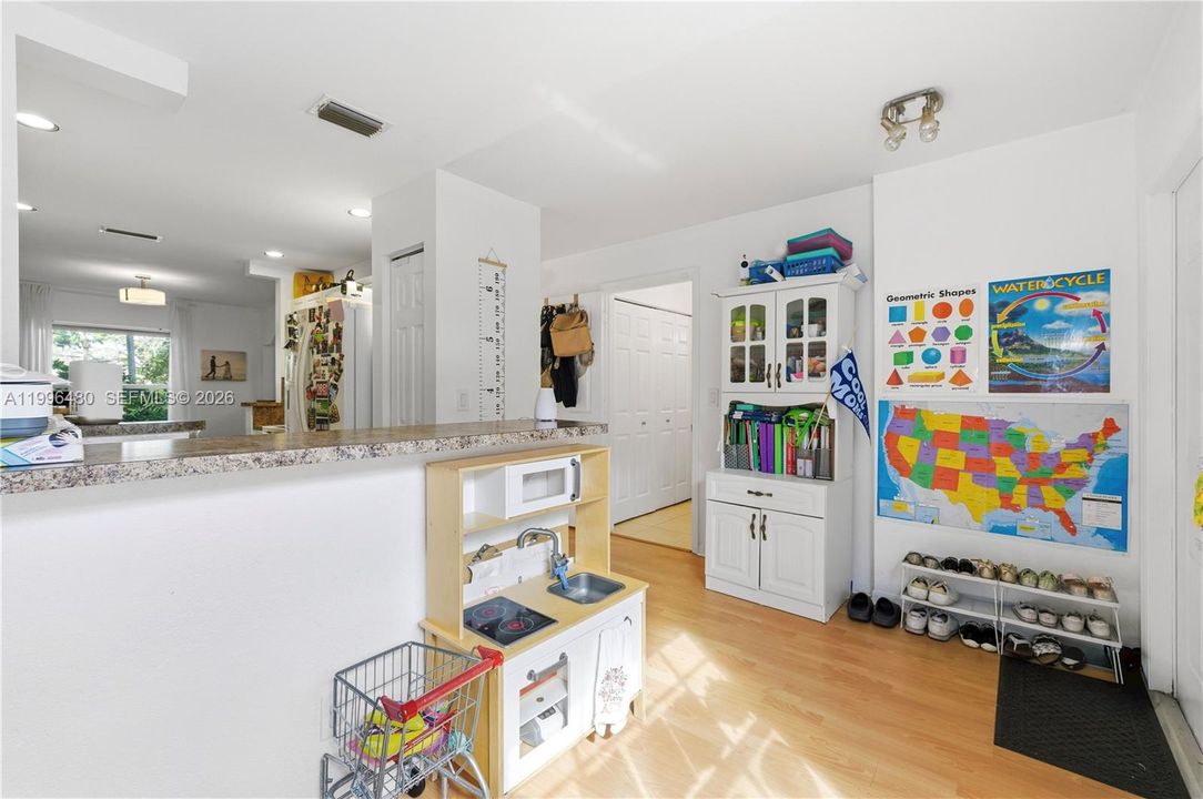 Activo con contrato: $399,995 (3 camas, 2 baños, 1368 Pies cuadrados)