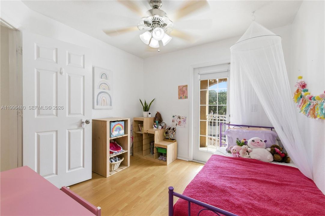 Activo con contrato: $399,995 (3 camas, 2 baños, 1368 Pies cuadrados)