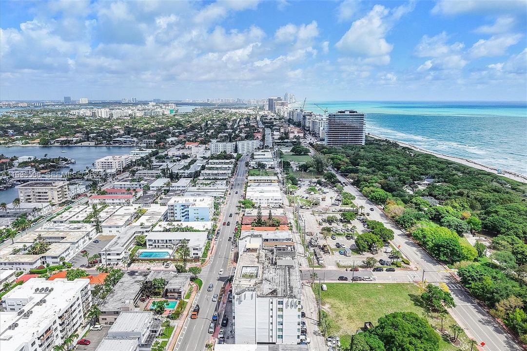 For Sale: $275,000 (1 beds, 1 baths, 864 Square Feet)