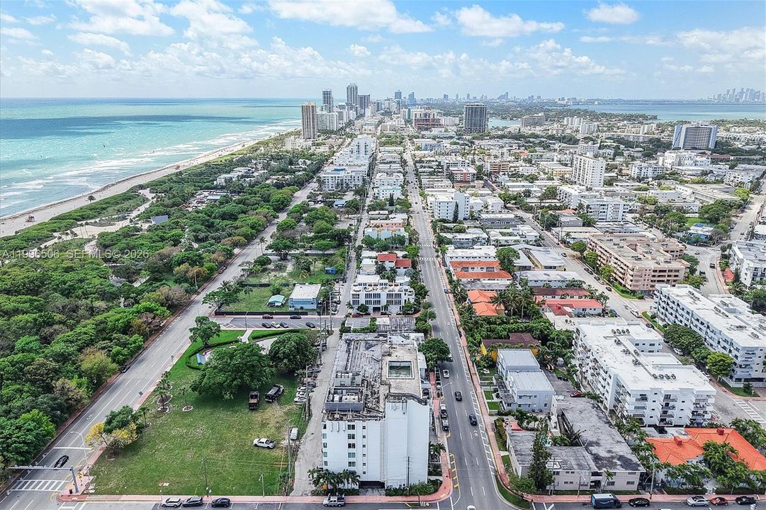 For Sale: $275,000 (1 beds, 1 baths, 864 Square Feet)