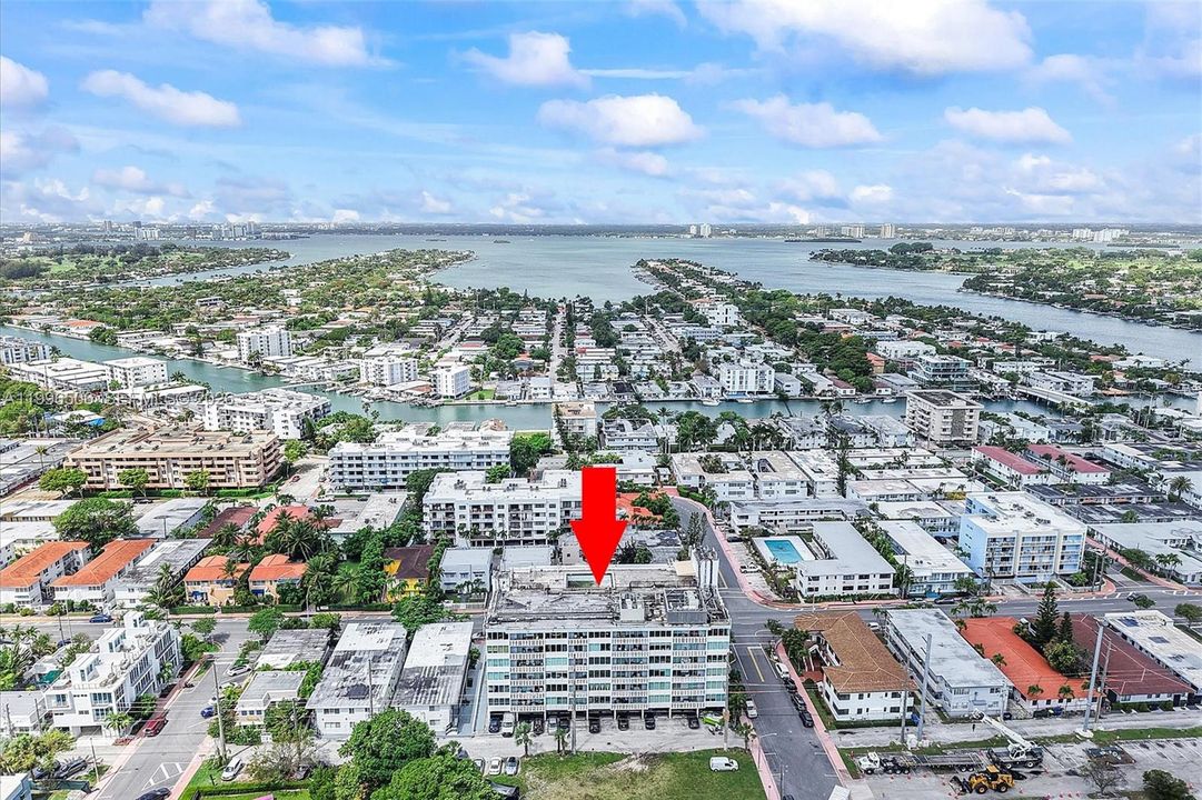 For Sale: $275,000 (1 beds, 1 baths, 864 Square Feet)