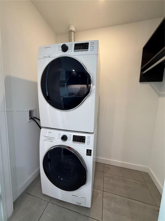 For Sale: $355,000 (0 beds, 1 baths, 446 Square Feet)