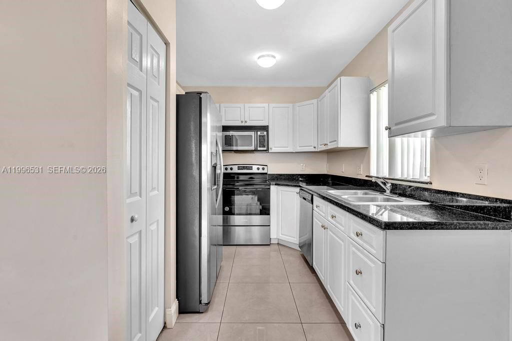 Active With Contract: $320,000 (2 beds, 2 baths, 1250 Square Feet)