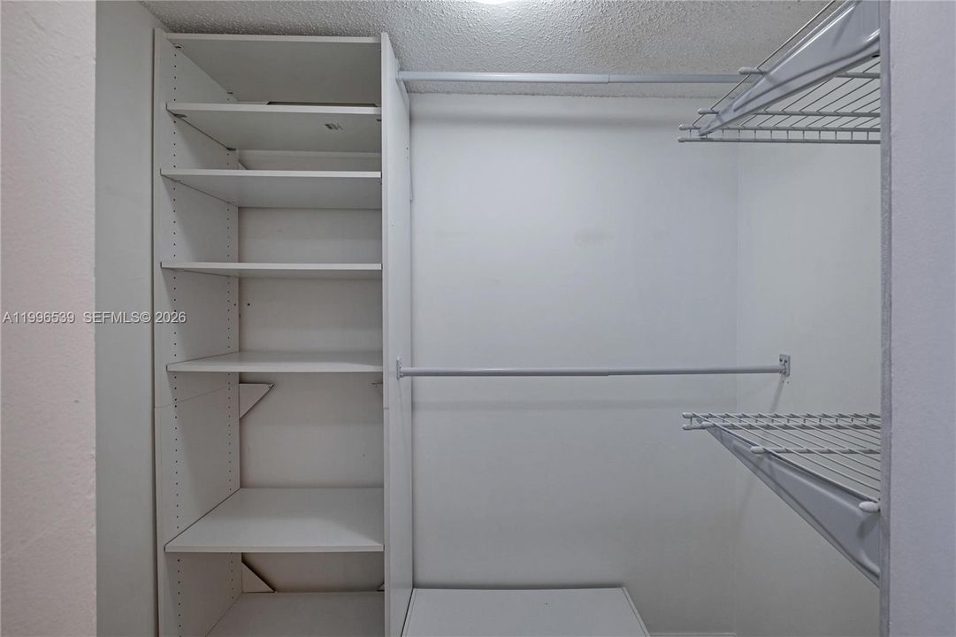 На продажу: $224,000 (1 спален, 1 ванн, 846 Квадратных фут)
