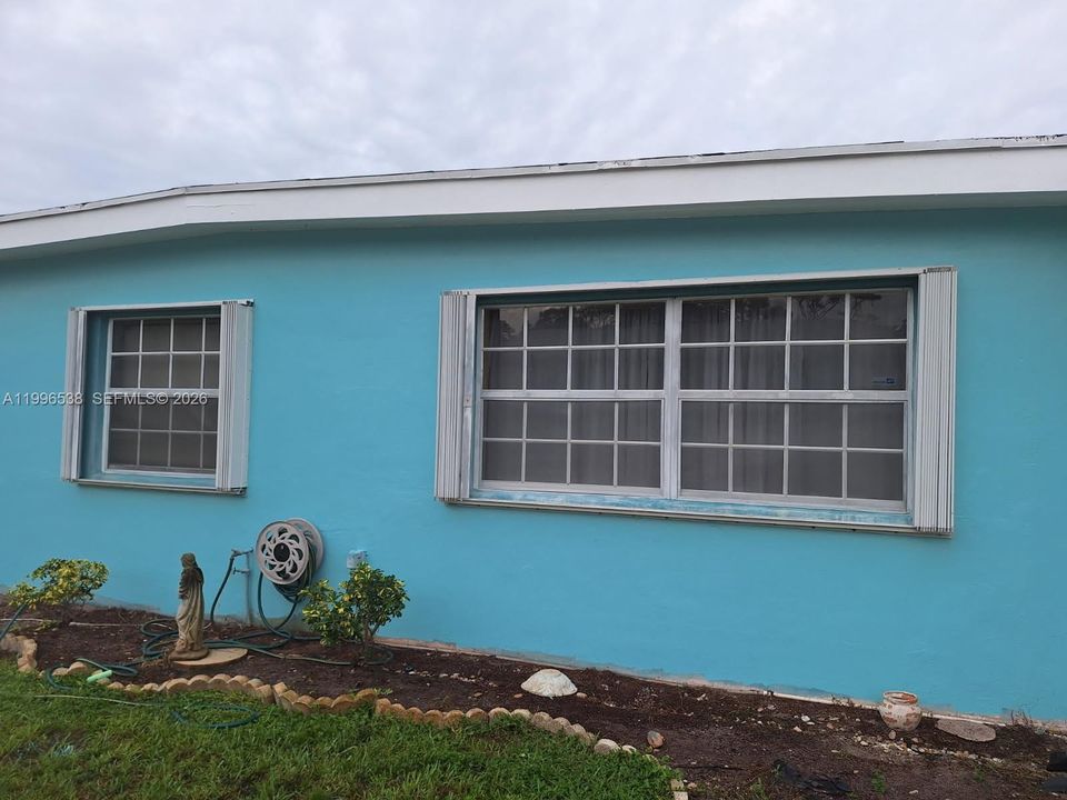 For Sale: $540,000 (3 beds, 3 baths, 2100 Square Feet)