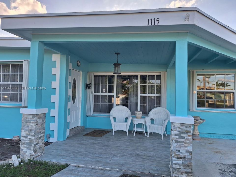 For Sale: $540,000 (3 beds, 3 baths, 2100 Square Feet)