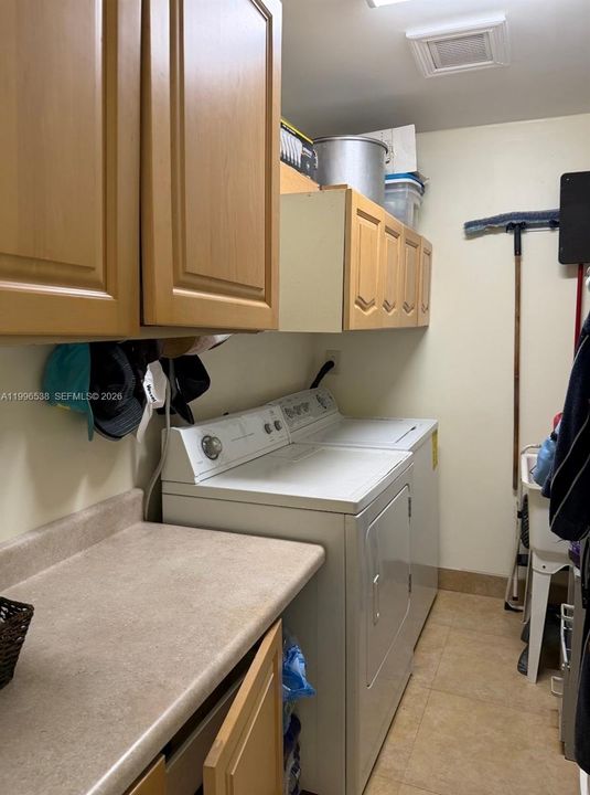 For Sale: $540,000 (3 beds, 3 baths, 2100 Square Feet)