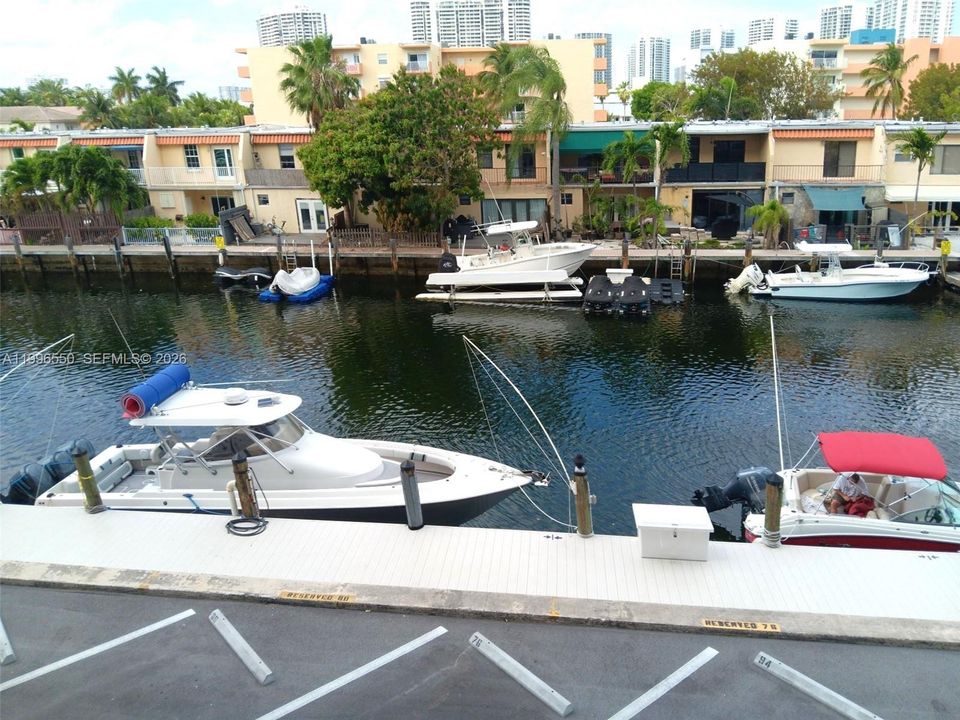 For Sale: $240,000 (1 beds, 1 baths, 828 Square Feet)